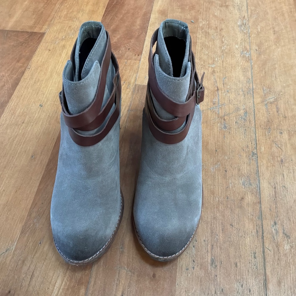 American Eagle Dolce Vita suede booties